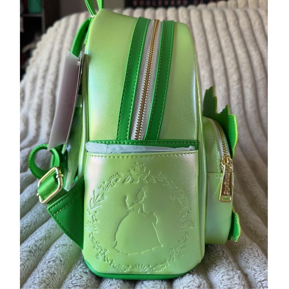 Loungefly top straps pocket